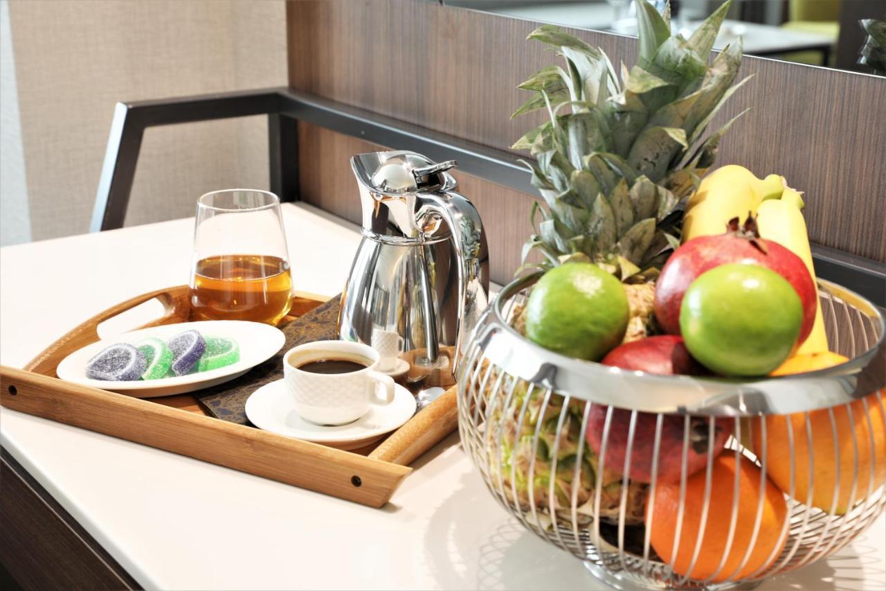 Limak Skopje Luxury Hotel Luaran gambar Fruit basket