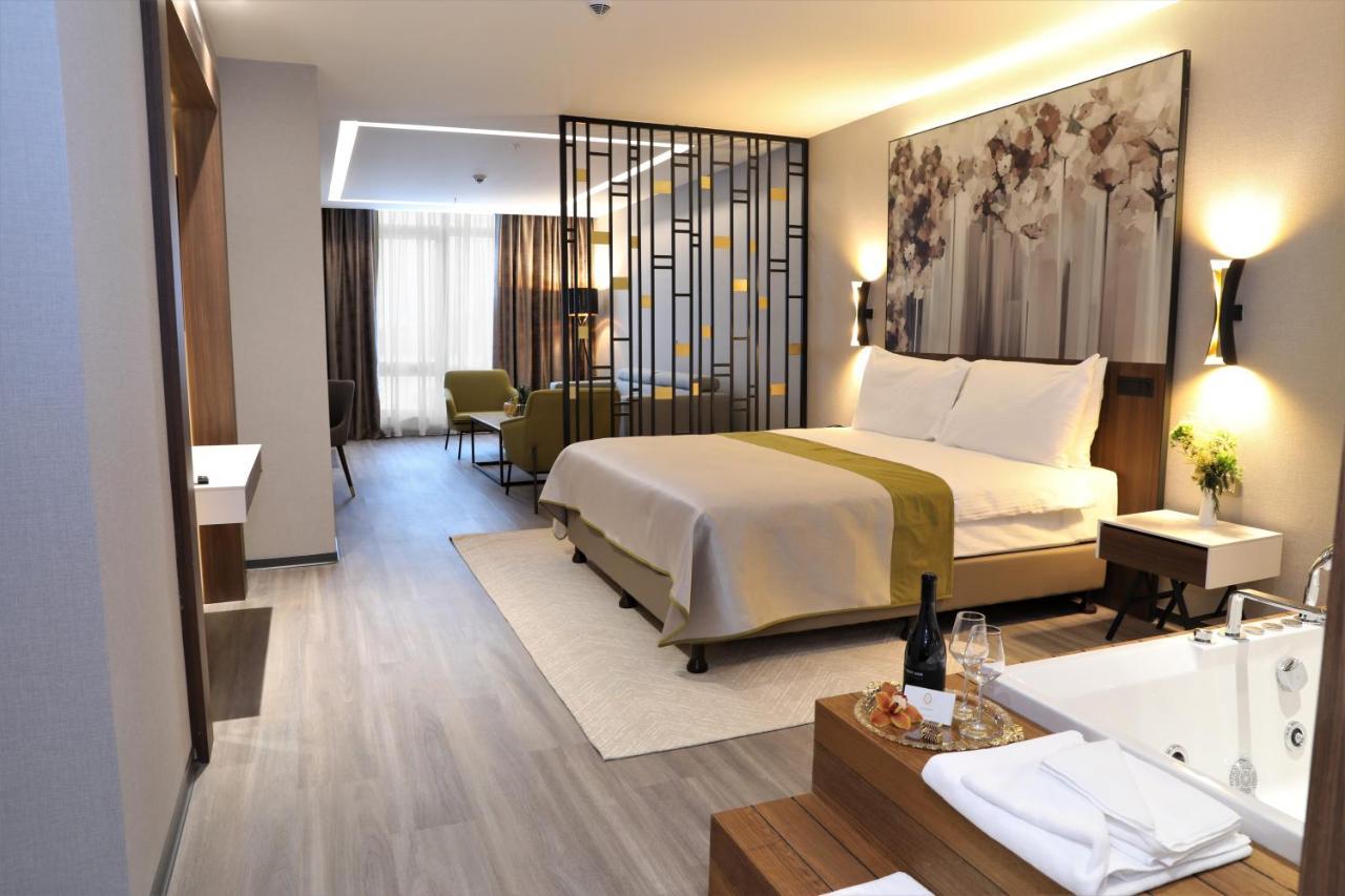 Limak Skopje Luxury Hotel Luaran gambar A suite at the hotel