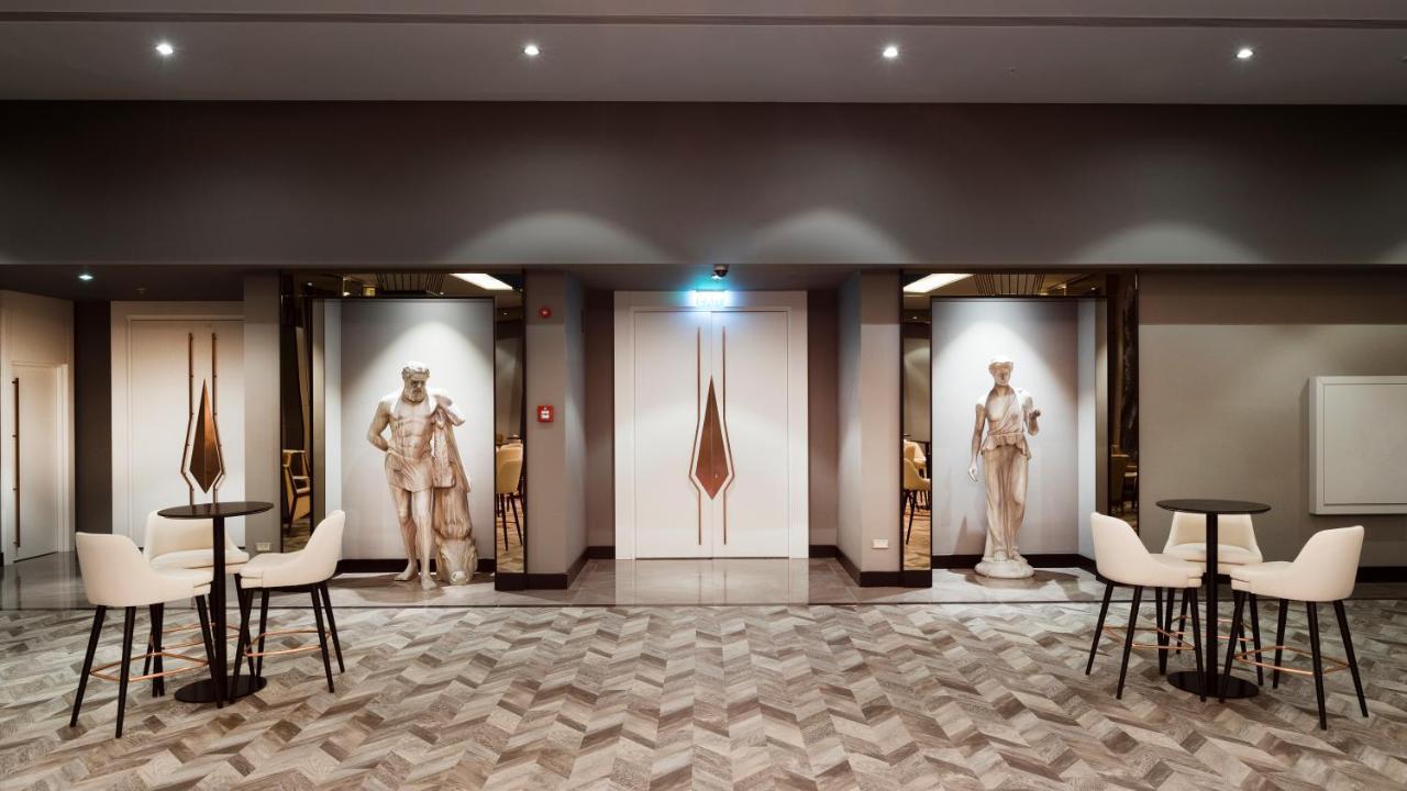 Limak Skopje Luxury Hotel Luaran gambar The elevators at the 10th floor